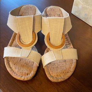 Cork bottom sandal with canvas and wood detail